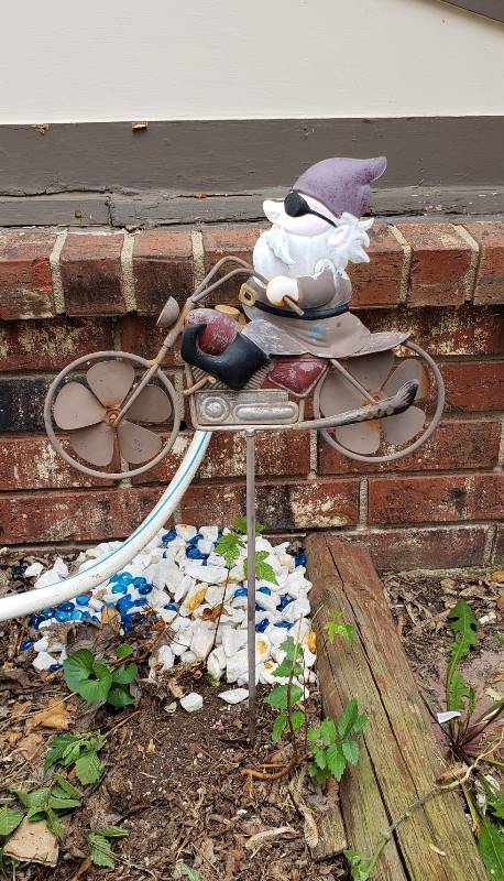 lot 1392 image: Metal Motorcycle Gnome Yard Decor