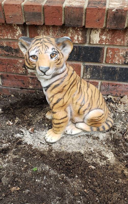 lot 1394 image: Concrete Tiger Statue