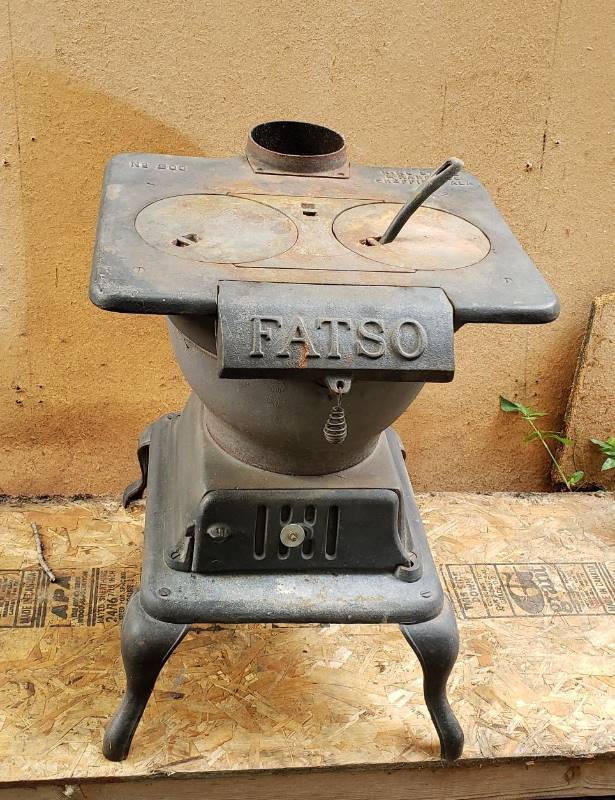 lot 1396 image: Cast Iron Stove - FATSO No. 200 - Made by King Stove & Range Co Sheffield Ala.