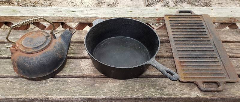 lot 1397 image: Lot of Cast Iron Cookware - Tea Pot, Deep Skillet, and Griddle