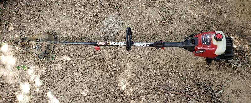 lot 1411 image: Craftsman P2 Technology String Weed Whacker - Starts - will need new fuel line (leaking) and Carburetor adjustment