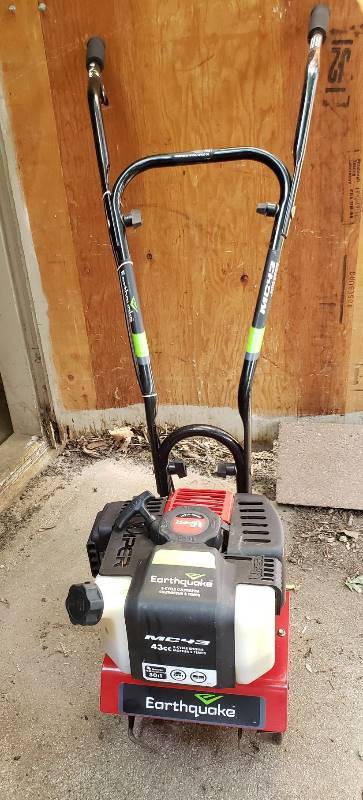 lot 1416 image: Earthquake 2-cycle Cultivator - MC43 - WORKS