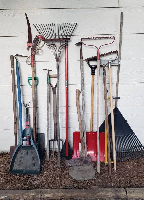 lot 1423 image: Lot of Long Handle Landscaping Tools