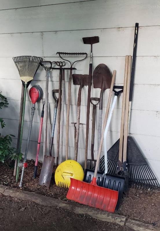 lot 1424 image: Lot of Long Handle Landscaping Tools