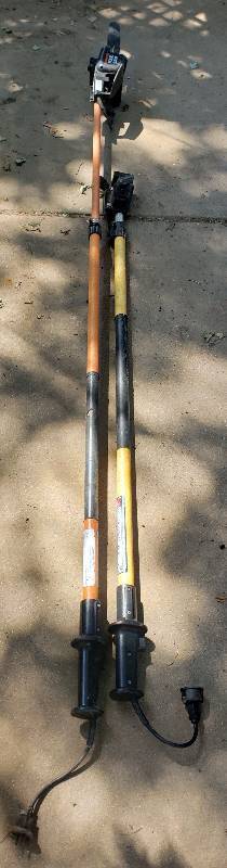 lot 1429 image: Remington Electric Pole Saw with extra Pole - will need chain - powers on and runs
