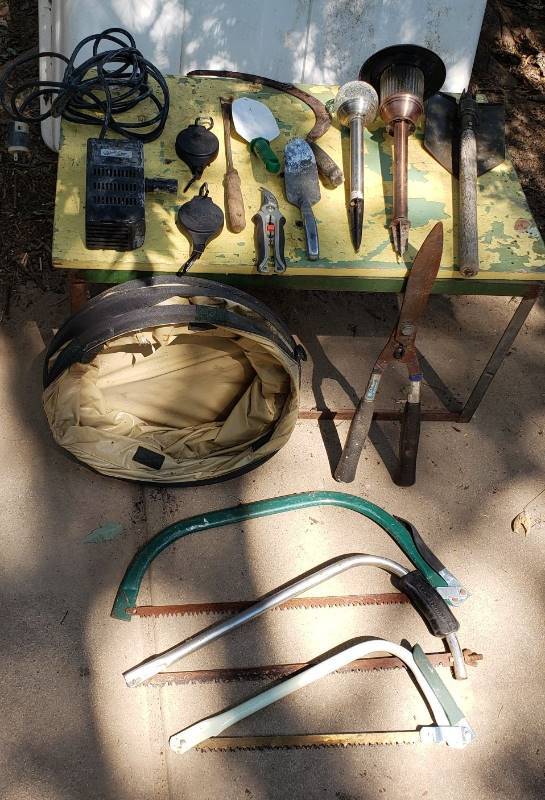 lot 1433 image: Lot of Lawn Care Tools
