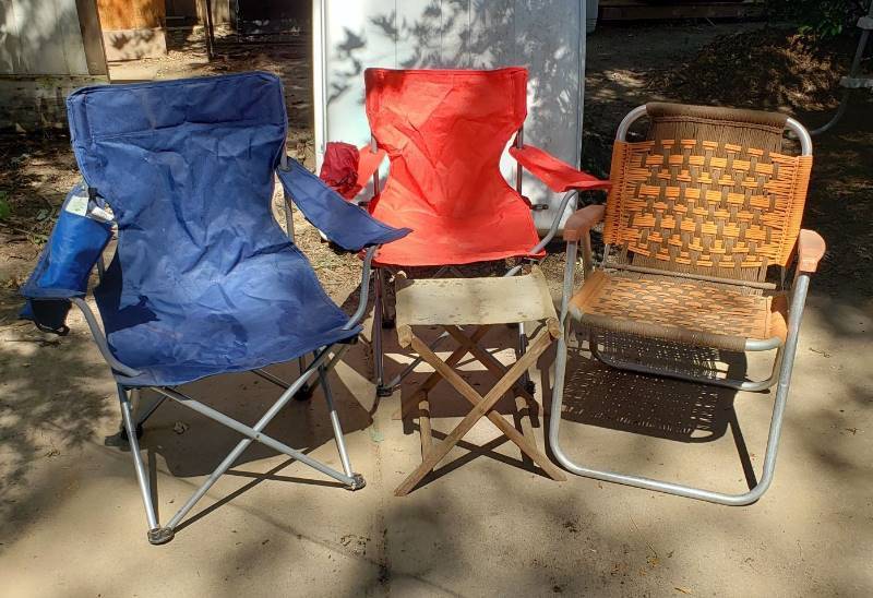 lot 1436 image: Lot of Fold-up Chairs and Stool