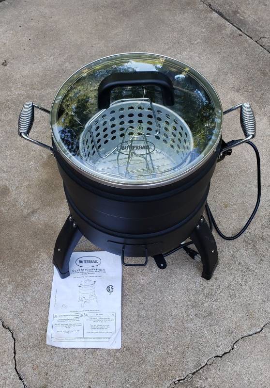lot 1446 image: Master built Butterball Oil Free Electric Turkey Fryer - 26  tall - not used