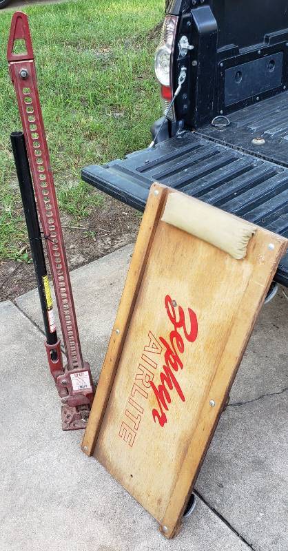 lot 1450 image: Hi-Lift Bumper Jack and Zephyr Airlite Creeper