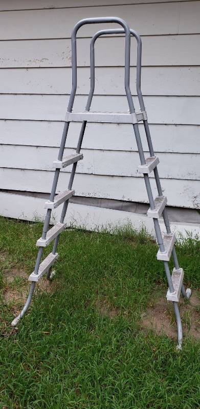 lot 1454 image: Above Ground Pool Ladder - 76  tall & 54  to bottom of crossover platform