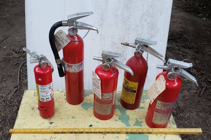 lot 1456 image: Lot of 5 Fire Extinguishers