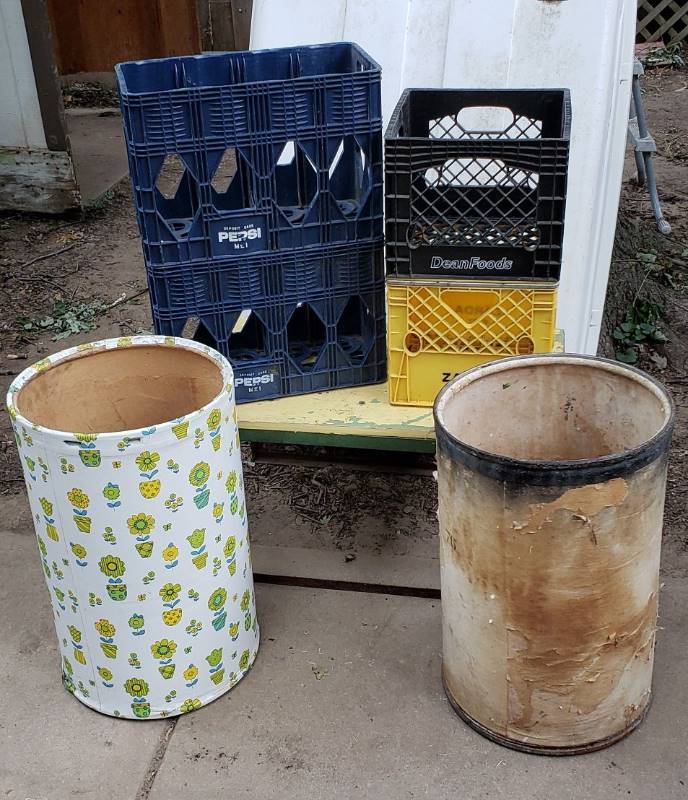 lot 1460 image: Lot of Plastic Crates and Cardboard Barrels