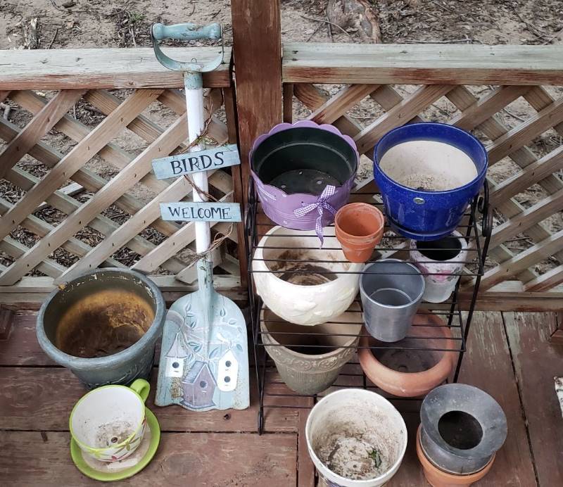 lot 1463 image: Lot of Pots and Outdoor Decor - Black Wire Stand included