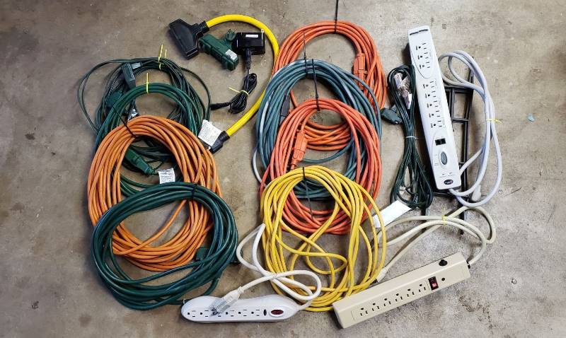 lot 1468 image: Lot of Electrical Extension Cords and Plugs