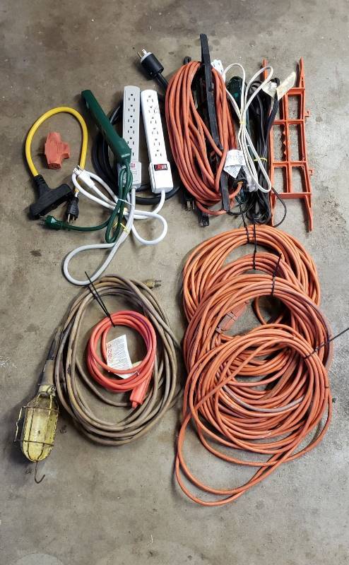 lot 1469 image: Lot of Electrical Extension Cords and Plugs
