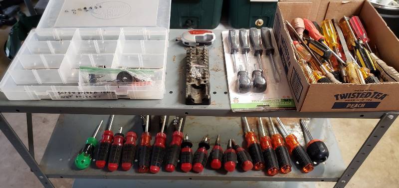 lot 1470 image: Lot of Screwdrivers and Nut drivers - shelf NOT included