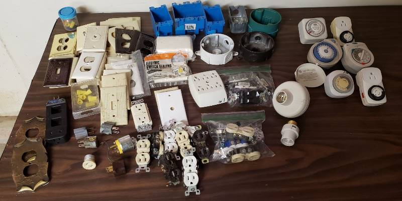 lot 1473 image: Lot of Household Electrical Items