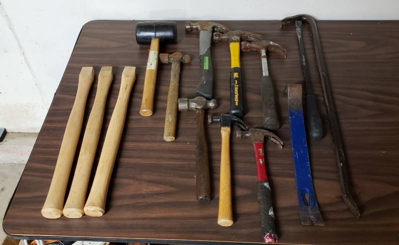 lot 1474 image: Lot of Hammers and Pry Bars