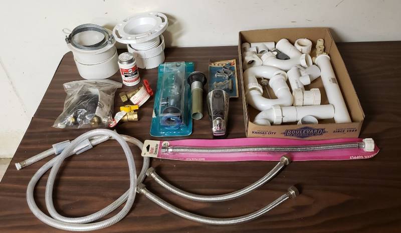 lot 1475 image: Lot of Plumbing Items