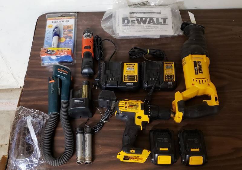 lot 1480 image: Lot of Battery Powered Tools - couldnt get the batteries to charge