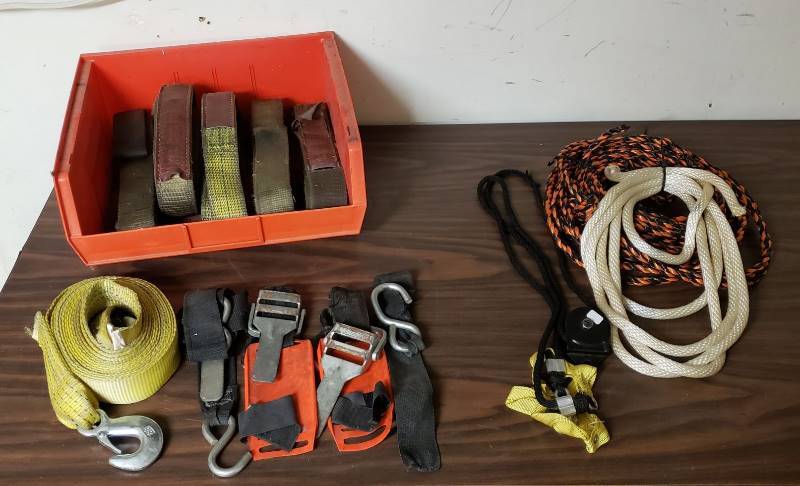 lot 1487 image: Lot of Strapping and Ropes - Red Tote included