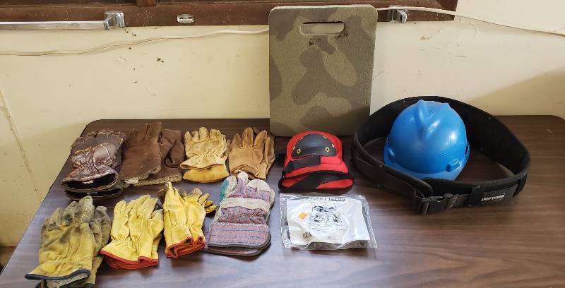 lot 1495 image: Lot of Personal Work Gear - Gloves, Knee Pads, Hard Hat, Craftsman Support Belt, and other Items - glove sizes M - XL