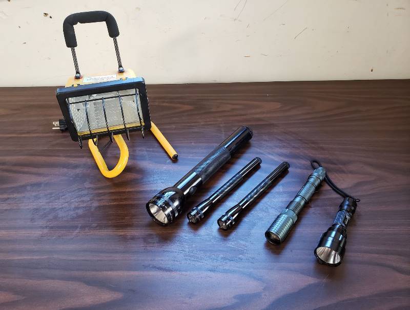 lot 1503 image: Lot of Mag-Lite Flash Lights and Shop Light