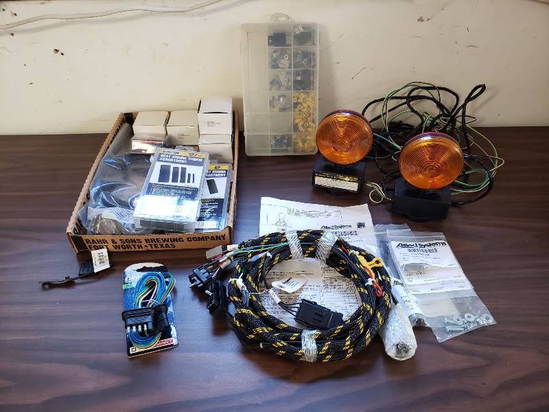 lot 1504 image: 12V Magnetic Tow Light Kit, Allied Systems Wiring Harness Kit, Trailer Wiring and Box of Heat Shrink Tubing