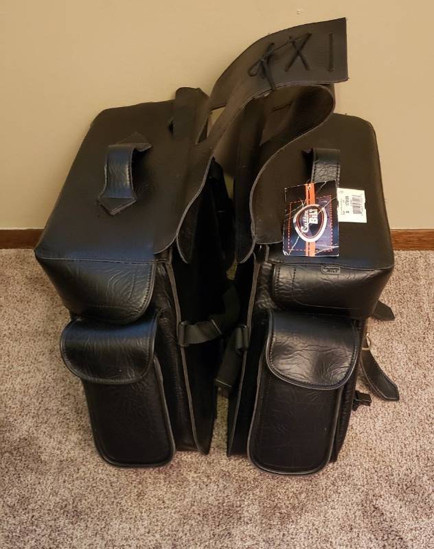lot 1513 image: New Custom Bilt Blzck Leather Slznted Saddle Bags - each bag measures 15  x 7  x 12