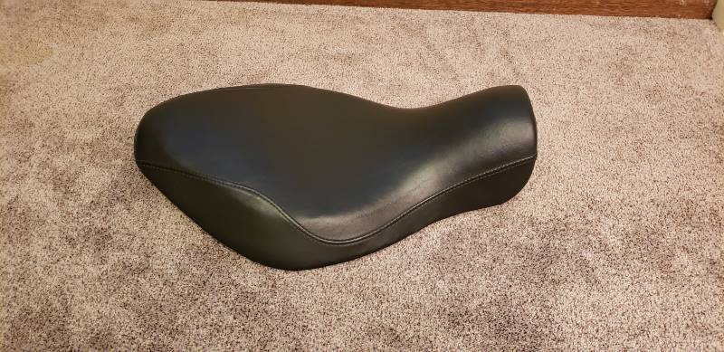 lot 1522 image: Harley-Davidson 883 Sportster XL Seat