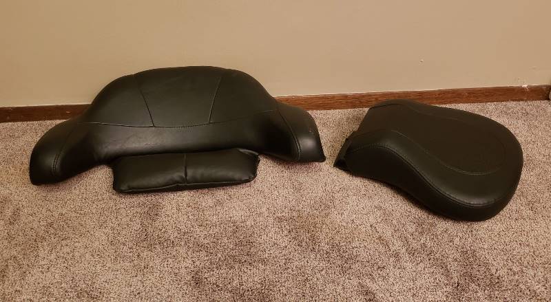 lot 1526 image: Harley-Davidson Trunk Backrest and Seat