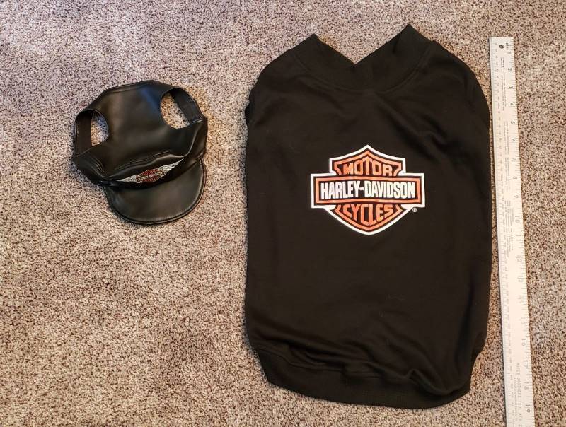 lot 1528 image: Harley-Davidson Dog Apparel Large - 2 pcs.