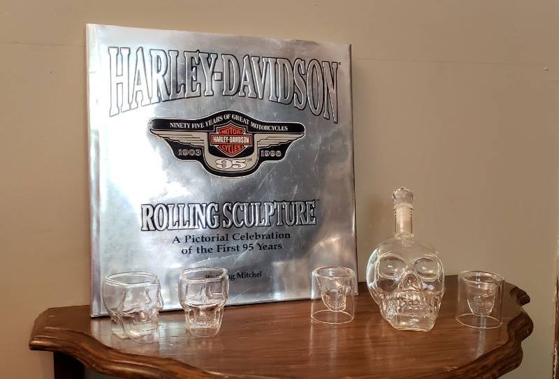 lot 1539 image: Harley-Davidson Rolling Sculpture Book and Glass Skull Decanter with (4) Glass Skull Shot Glasses