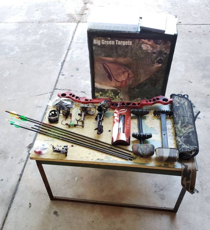 lot 1546 image: Lot of Archery Equipment