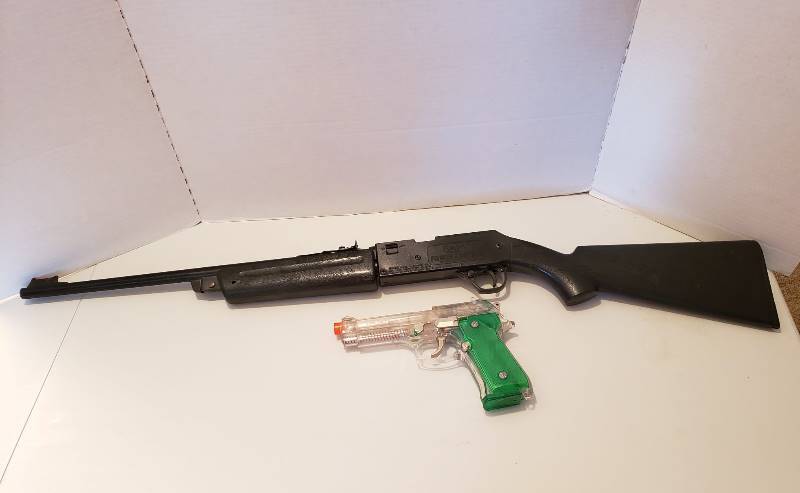 lot 1548 image: Daisy Power Line 856 .177 Cal Pellet BB Gun and Airstrike 240 Airgun