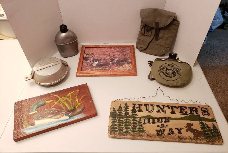 lot 1556 image: Lot of Camping and Decor