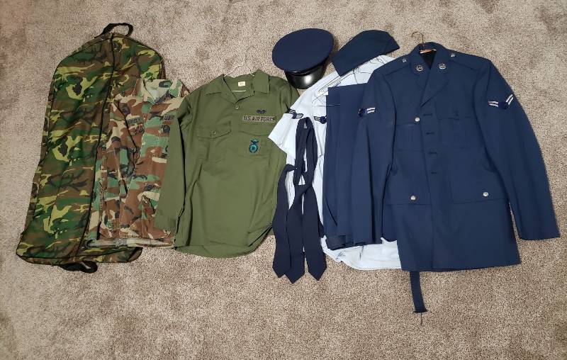 lot 1564 image: Lot of Airforce Uniforms and Garment Bag
