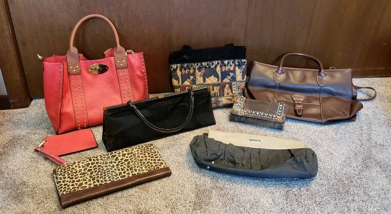 lot 1586 image: Lot of Purses, Wallet and Miche Covers