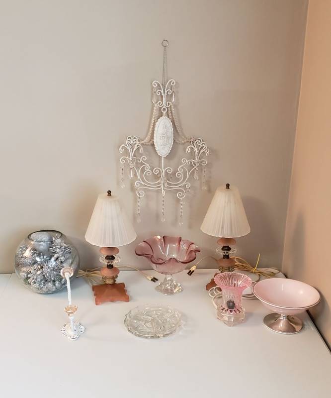 lot 1592 image: Lot of Home Decor