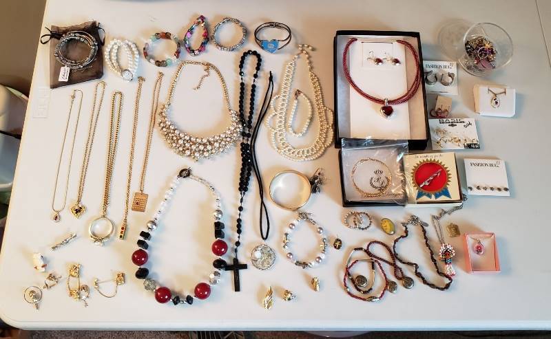 lot 1595 image: Lot of Jewelry