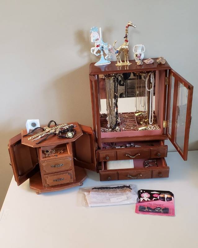 lot 1596 image: Lot of Jewelry and 2 Jewelry Boxes