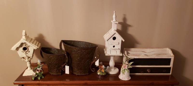 lot 1607 image: Lot of Home Decor