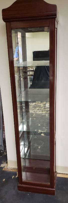 lot 1611 image: Lighted 5 shelf Side Door Curio Display - 16  x 12  x 75
