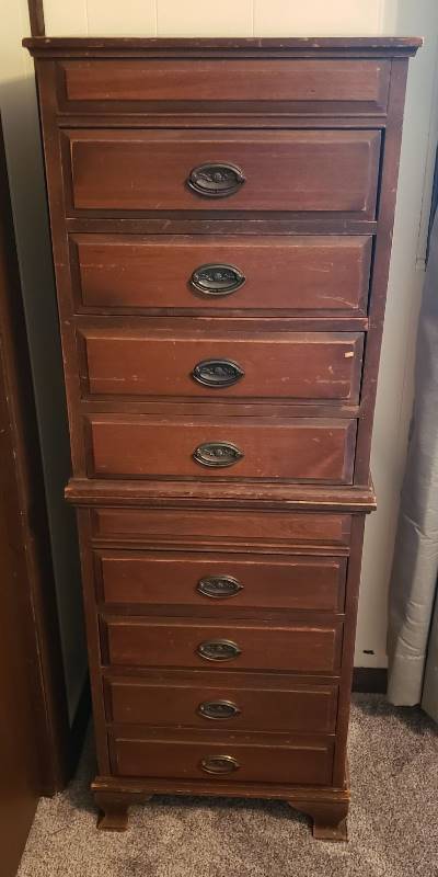 lot 1619 image: 2 piece 8 Drawer Cabinet - 17  x 14  x 48