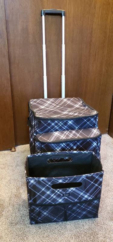 lot 1621 image: Lot of 2 Thirty-one Collapsible BagsTotes - Large one Thermal insulated Rolling Cooler & Small one Grab Tote - all zippers work