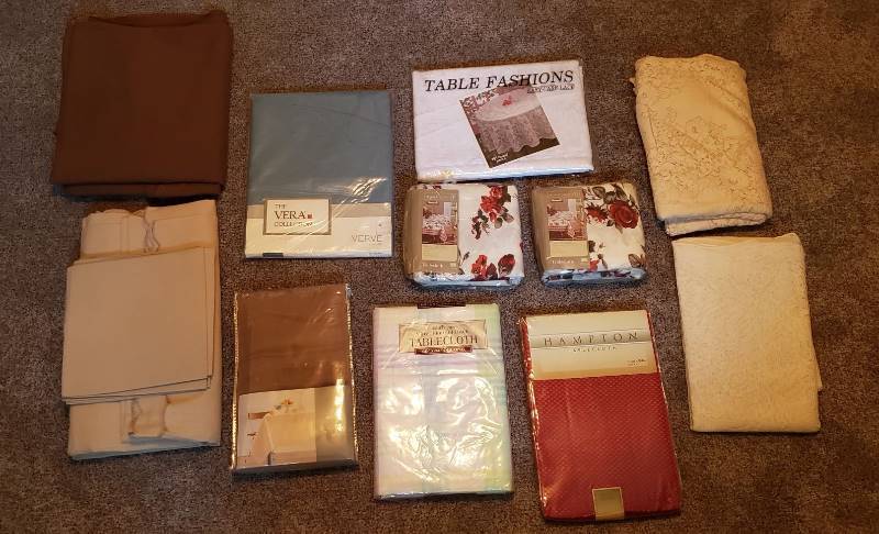 lot 1623 image: Lot of 11 Tablecloths- 7 are new in package