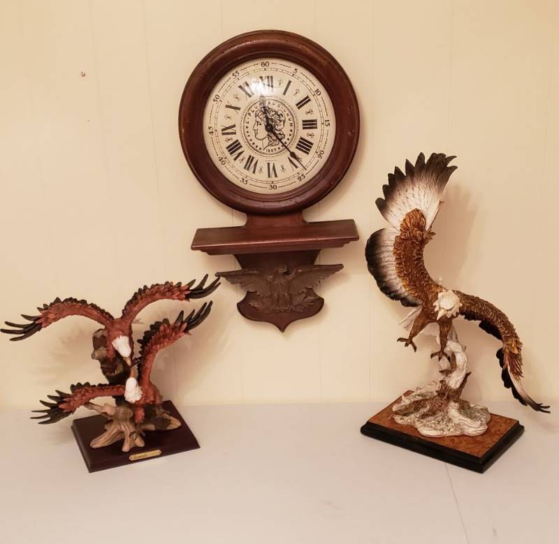 lot 1637 image: Lot of (2) Resin Eagle Figurines and Wall Clock with Eagle Decor