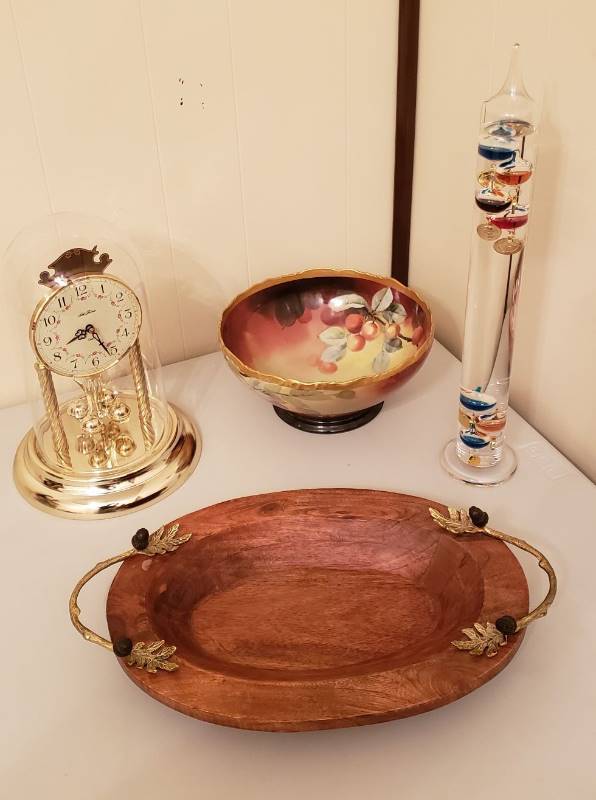 lot 1638 image: Lot of Various Home Decor - Bowl has been Repaired -See pictures
