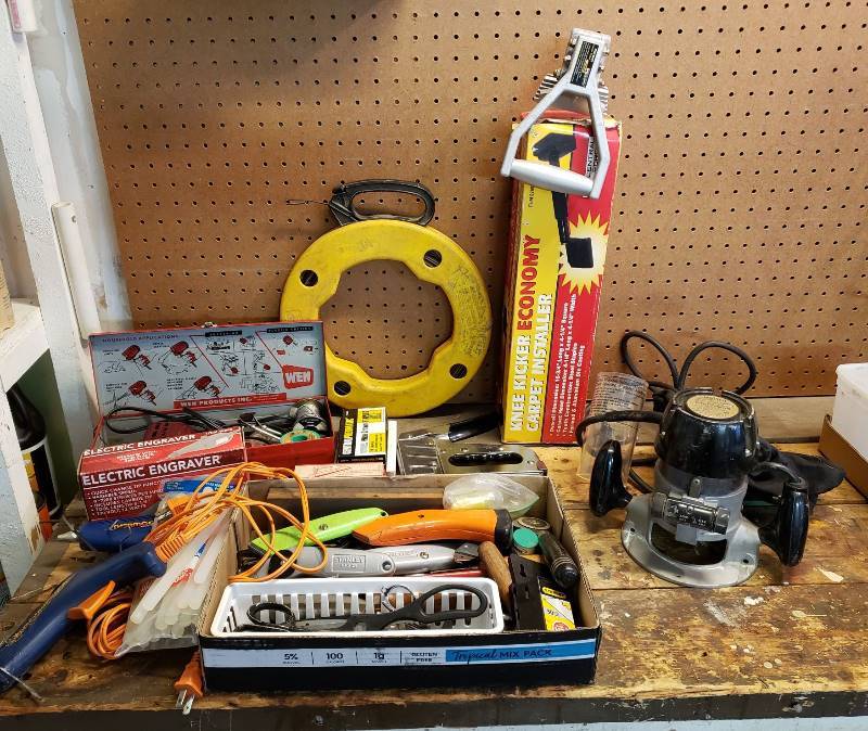 lot 1646 image: Lot of Craftsman Router, Knee Kicker Carpet Installer, Soldering Gun, Electric Engraver, Wire Puller and More