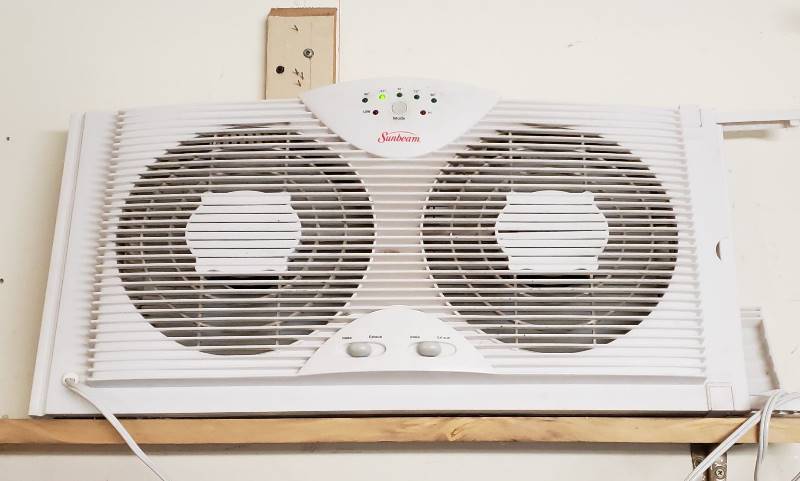 lot 1658 image: Sunbeam Twin Window Fan with Electronic Thermostat
